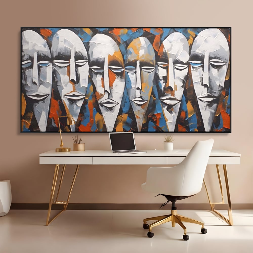 Tablou canvas cu tablou abstract cu masti tribale albe, in rama de aluminiu negru, pe perete intr-un birou